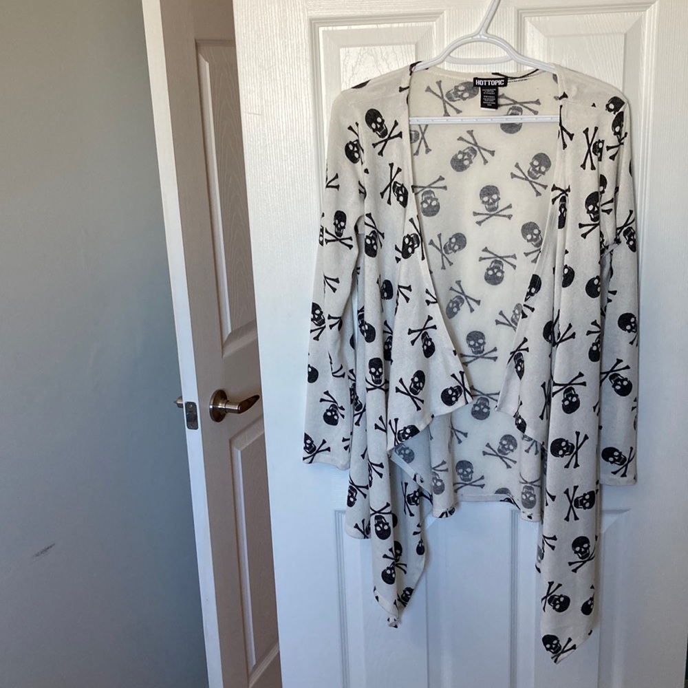Hot Topic White & Black Skull & Crossbones Long Cardigan